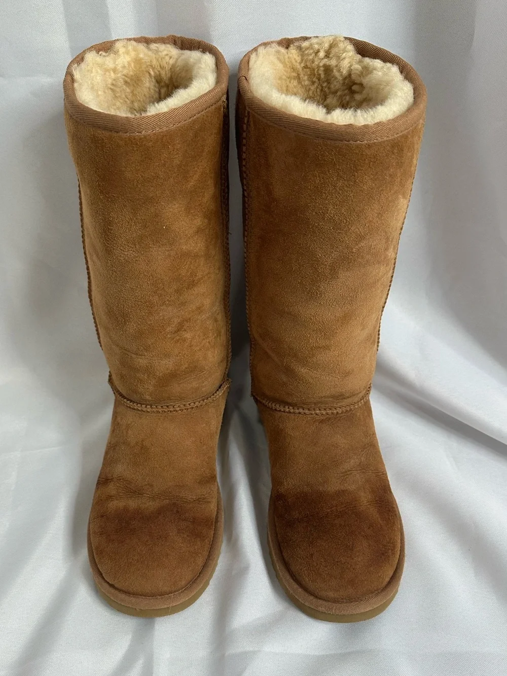 UGG Women's Classic Round Toe II Tall Boots Size 7